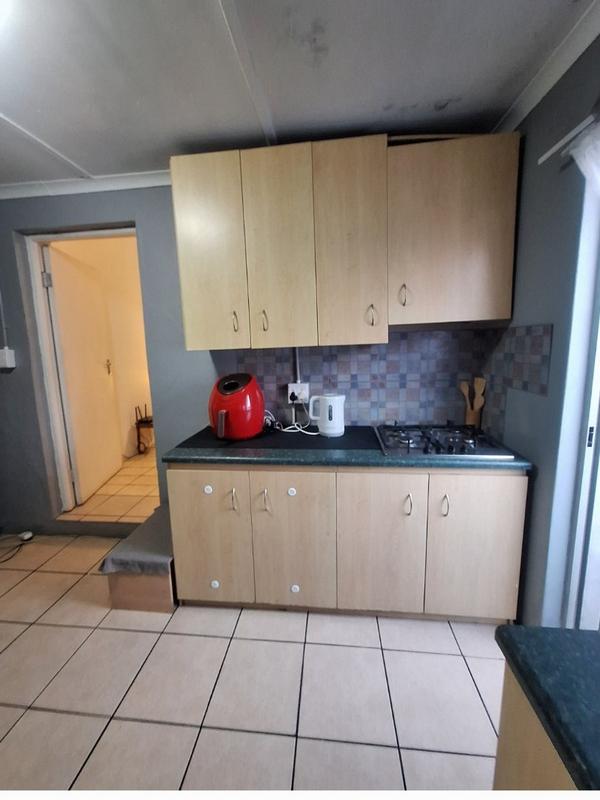 To Let 1 Bedroom Property for Rent in Goodwood Central Western Cape